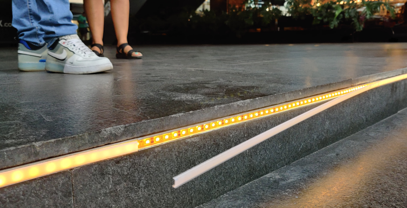Difusor desprendiendose de perfil led